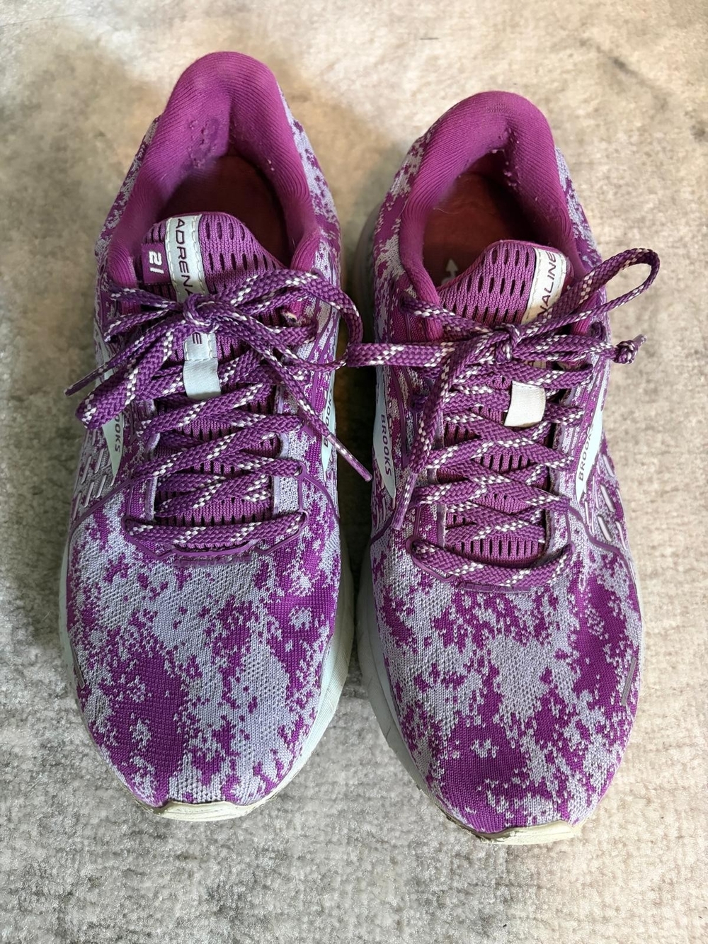 Brooks Women's Running Sneakers in Purple and Gray Size 8.5